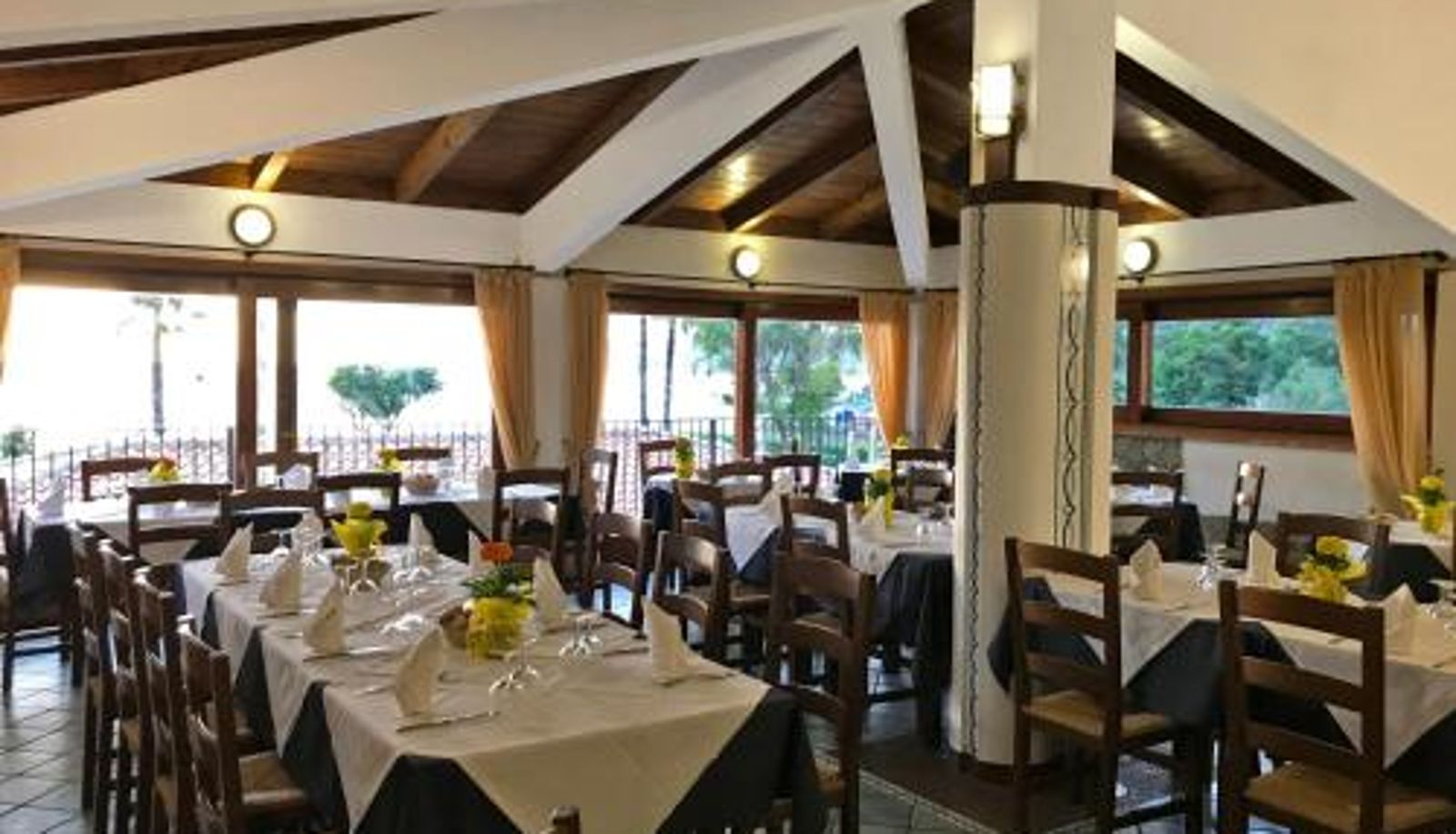 Frühstücksraum innerhalb des Restaurants - Arcomagno Beach Resort
