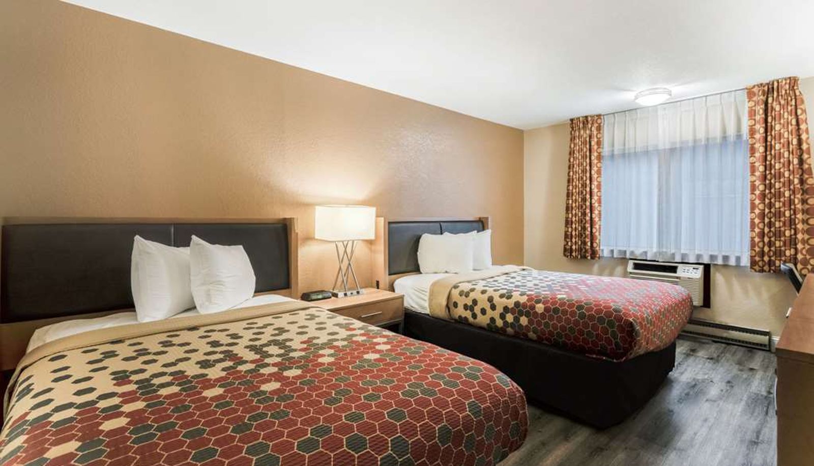 Zimmer - Econo Lodge Madison East