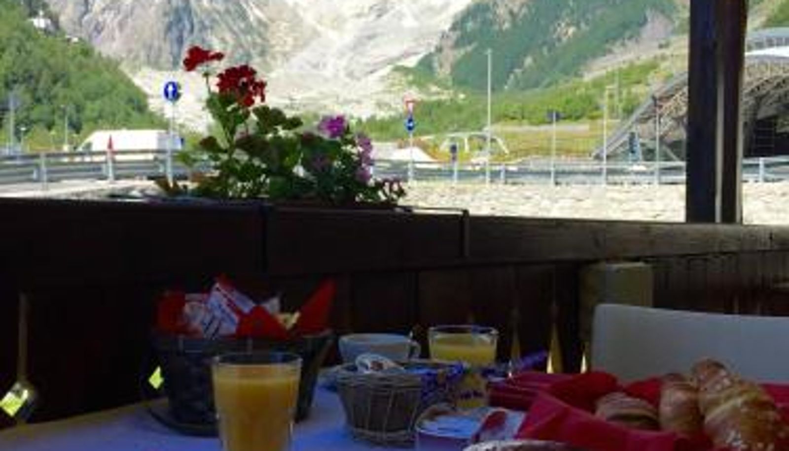 Frühstücksraum innerhalb des Restaurants - Shatush Hotel