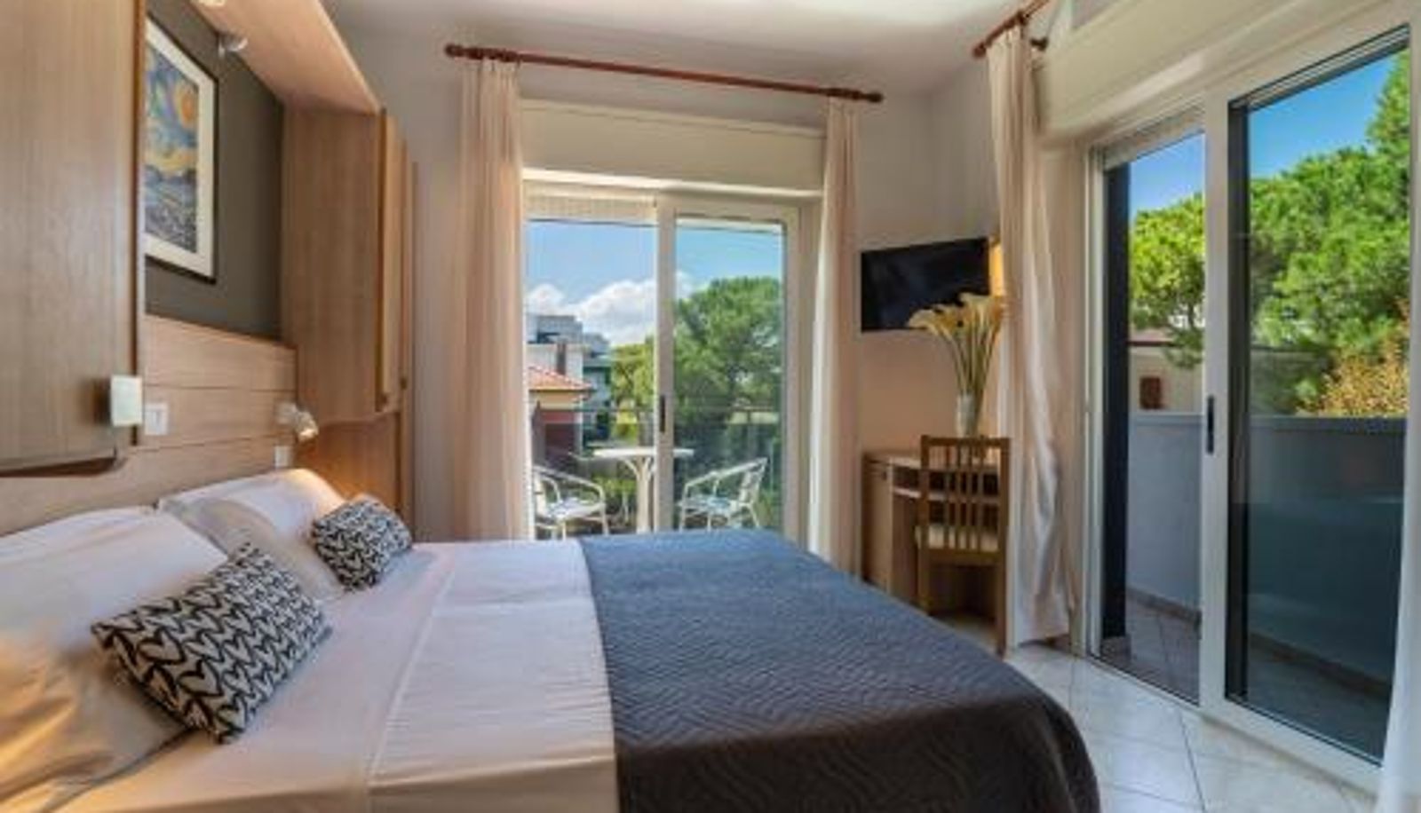 Info - Hotel Mocambo Riccione CENTRALISSIMO AL MARE