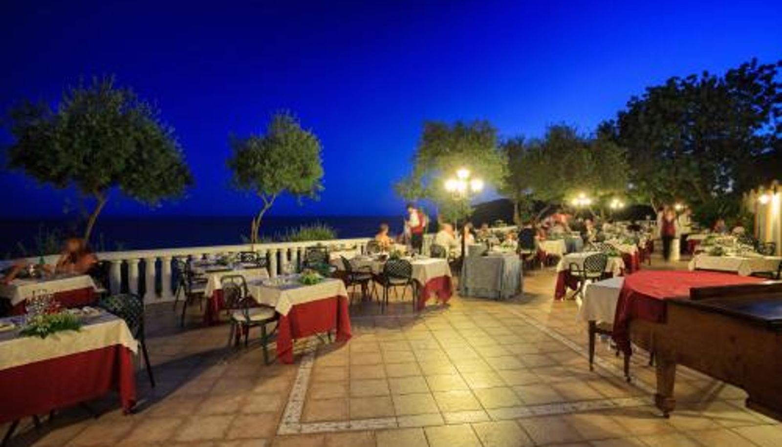 Sala de desayunos dentro del restaurante - Grand Hotel Le Rocce