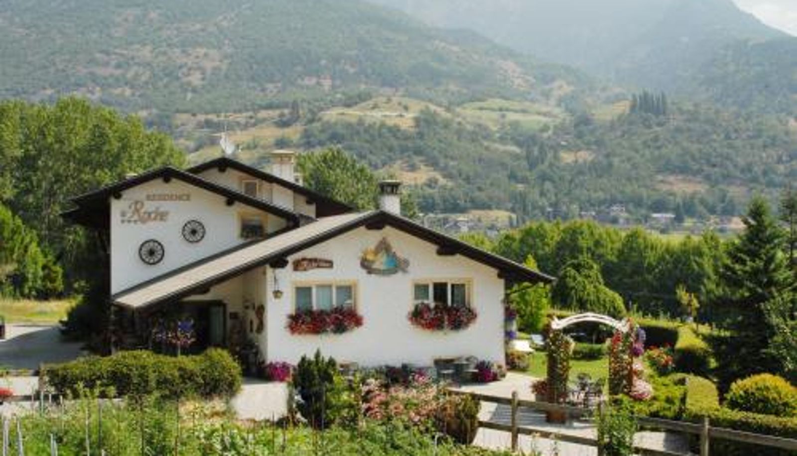 Info - La Roche Hotel Appartments