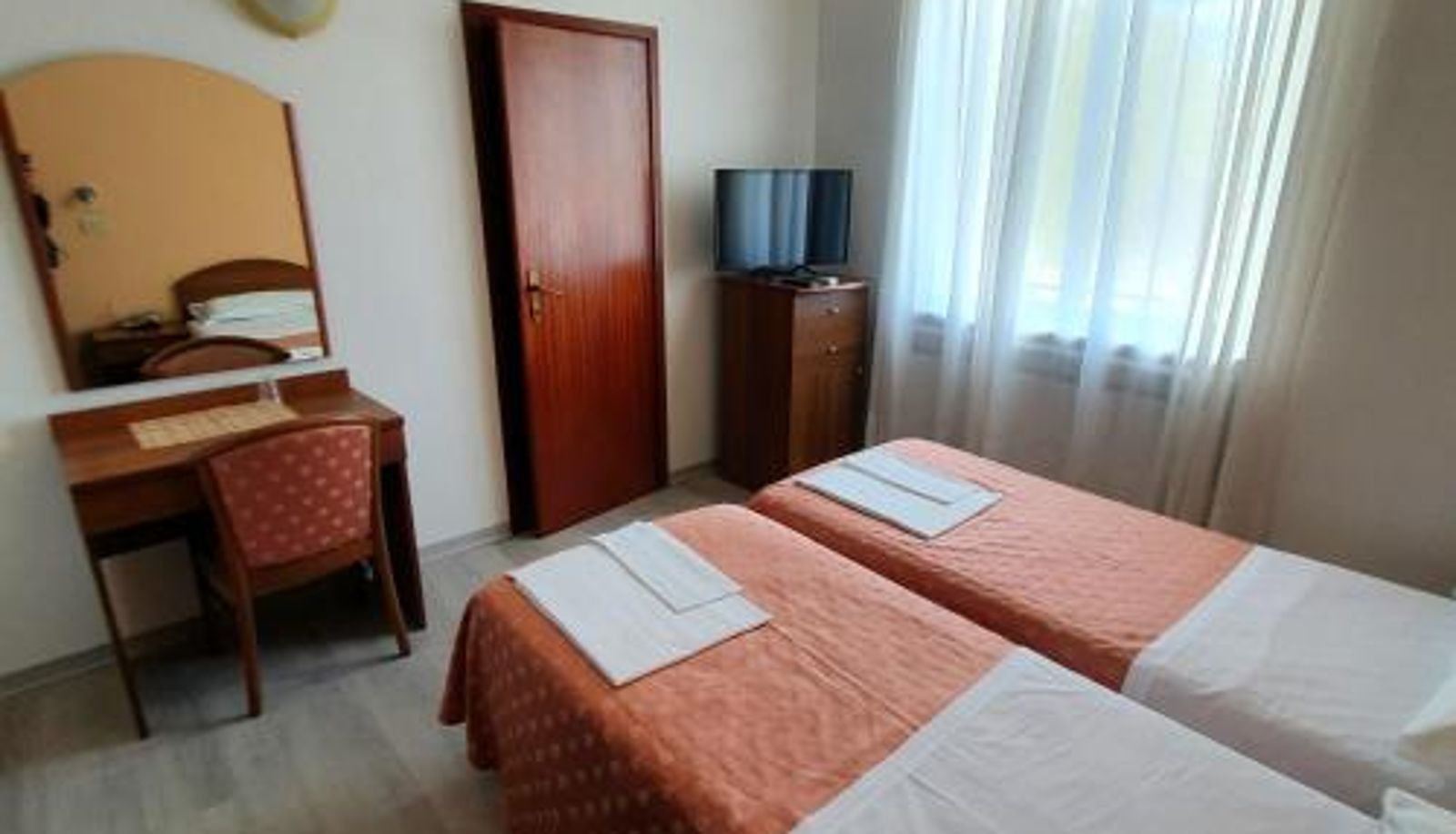 Room - HOTEL PERLA