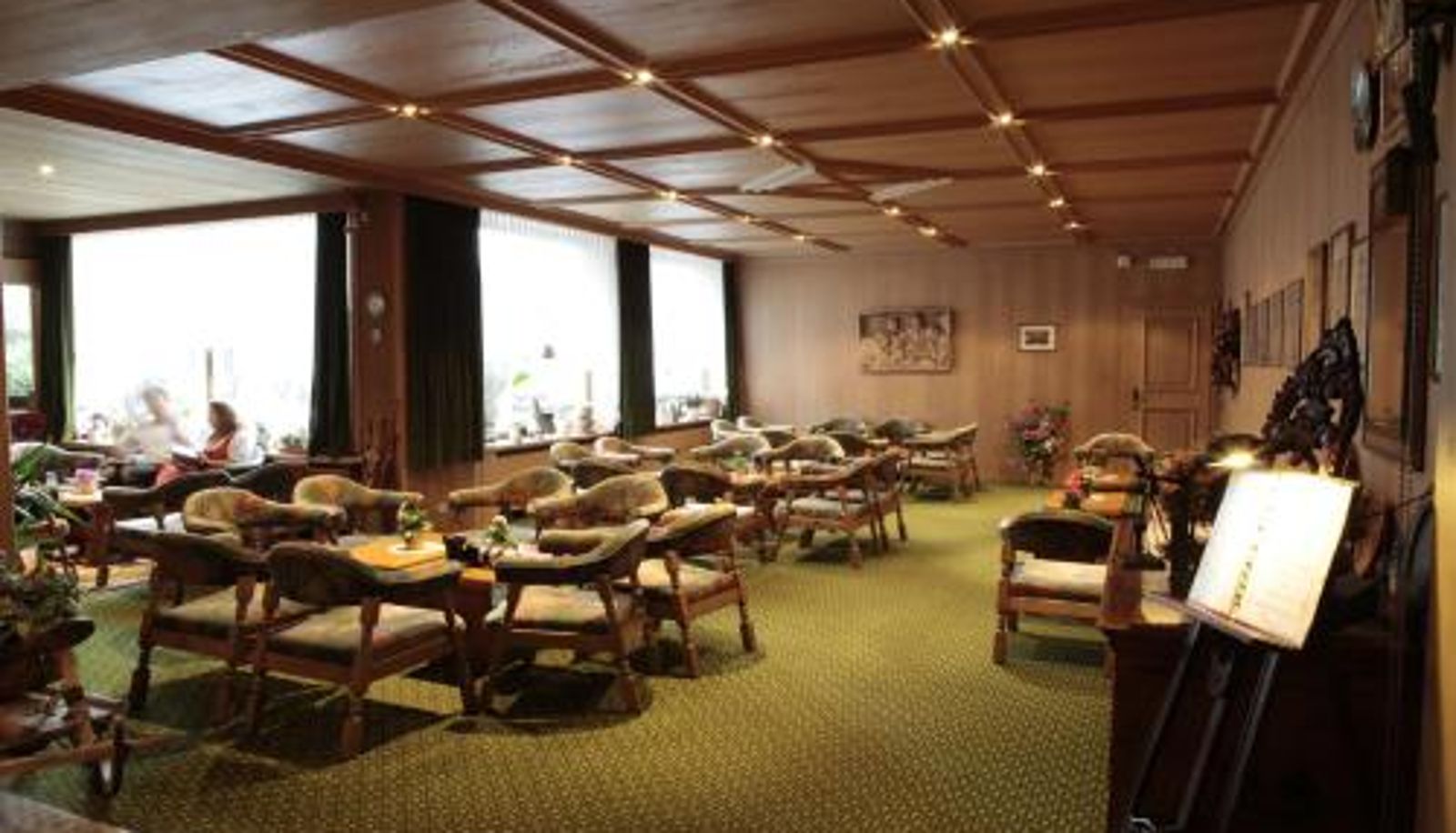 Salle de petit-déjeuner dans le restaurant - Hotel Alpino Plan