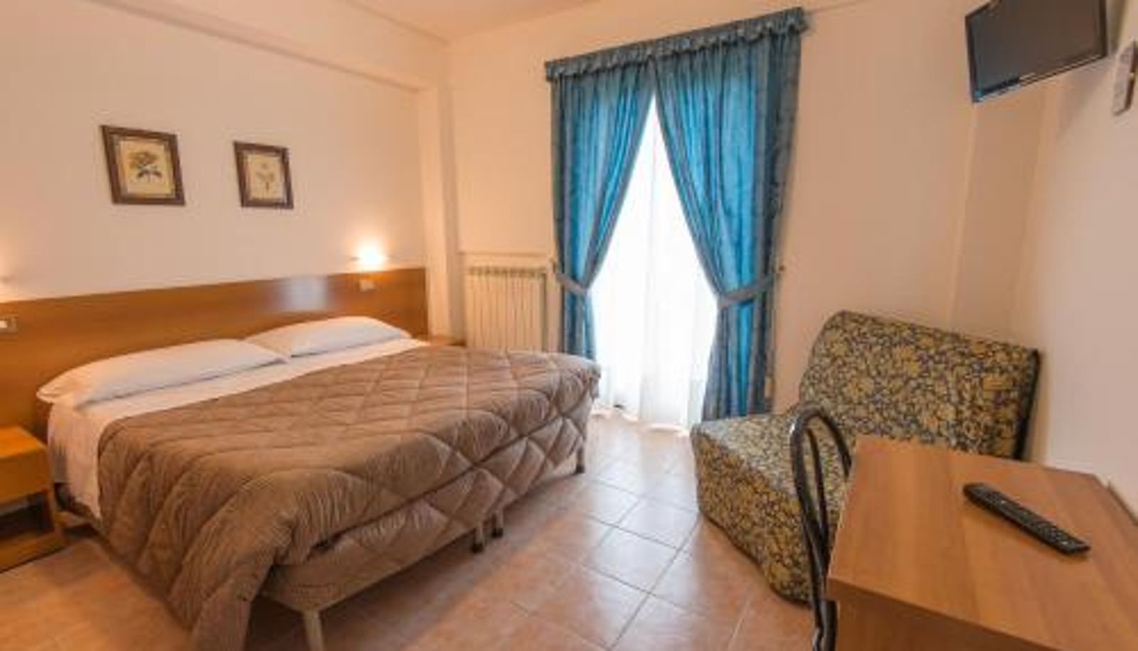 Dreibettzimmer - Albergo Della Corte
