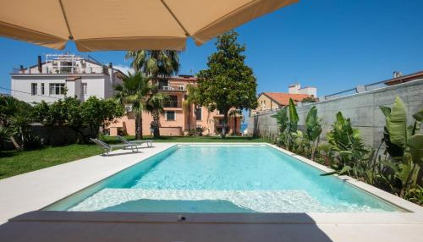 Pool - Villa Rosa Residence