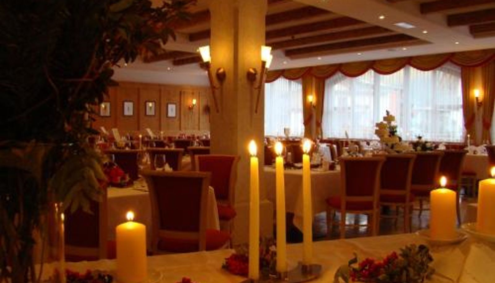 Breakfast room within the restaurant - Hotel Der Tharerwirt