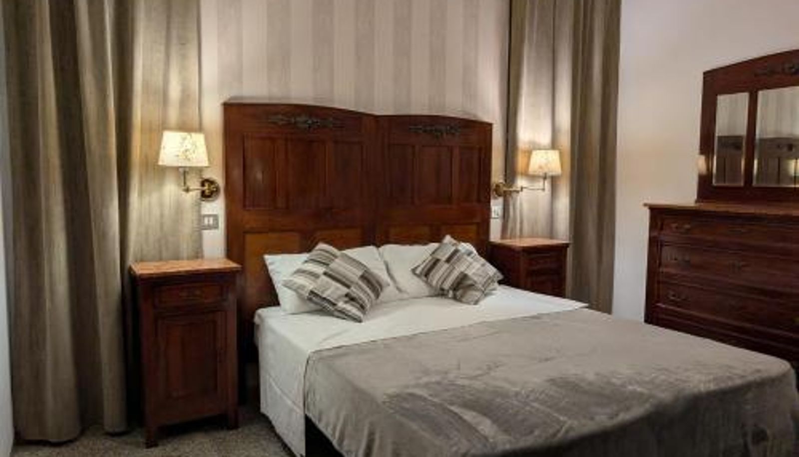 Info - VILLA ANTONIETTA Rooms & Coffee