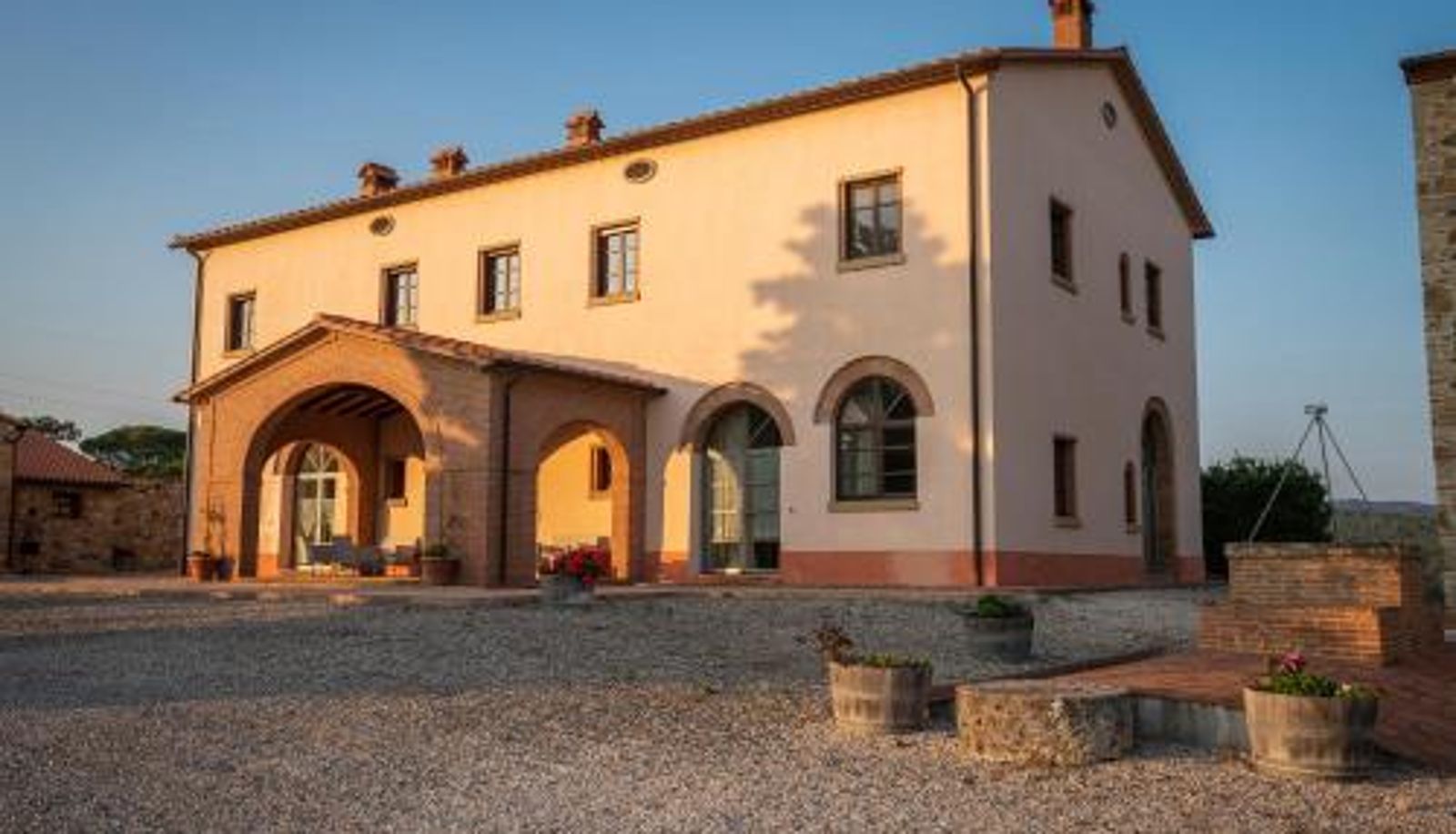 Area esterna dell'hotel - Agriturismo Tenuta Pakravan Papi