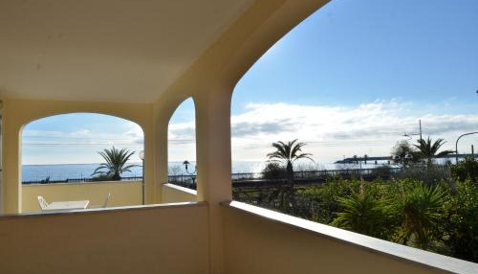 Appartamento - Residence Villa Carmen fronte mare a 50 mt