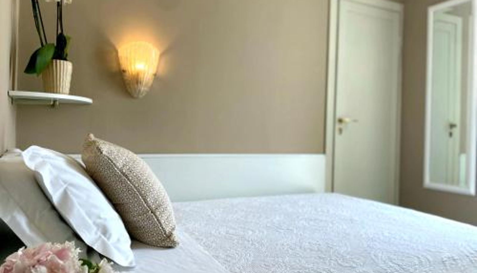 Info - Hotel Admiral - on the beach