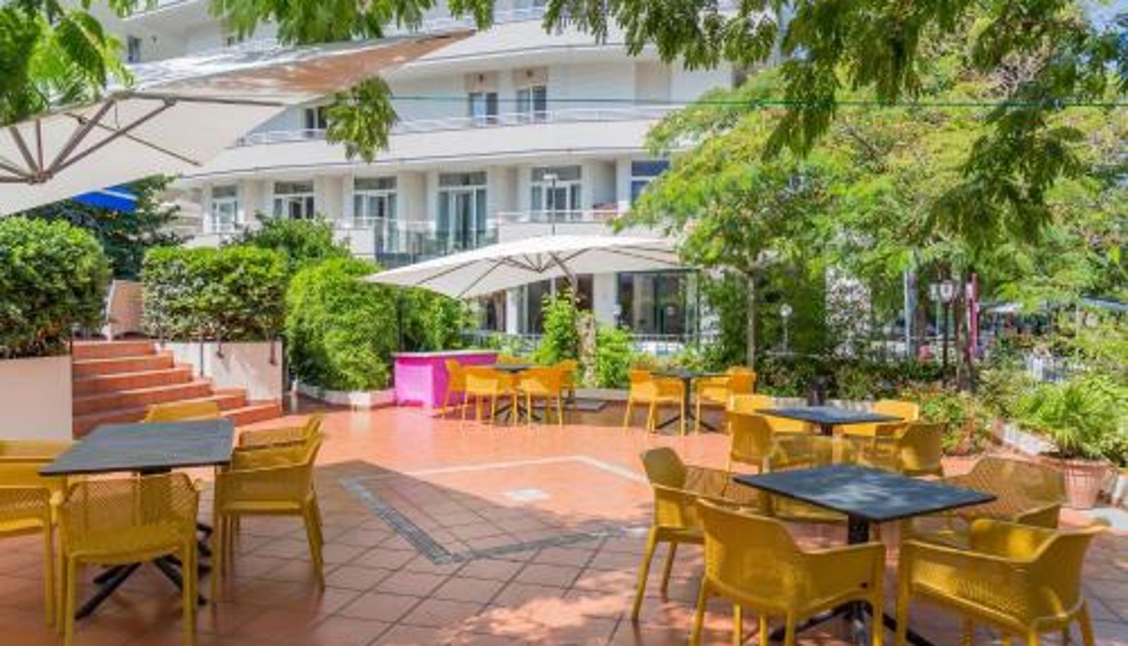 Informacje - Hotel Plaza con piscina