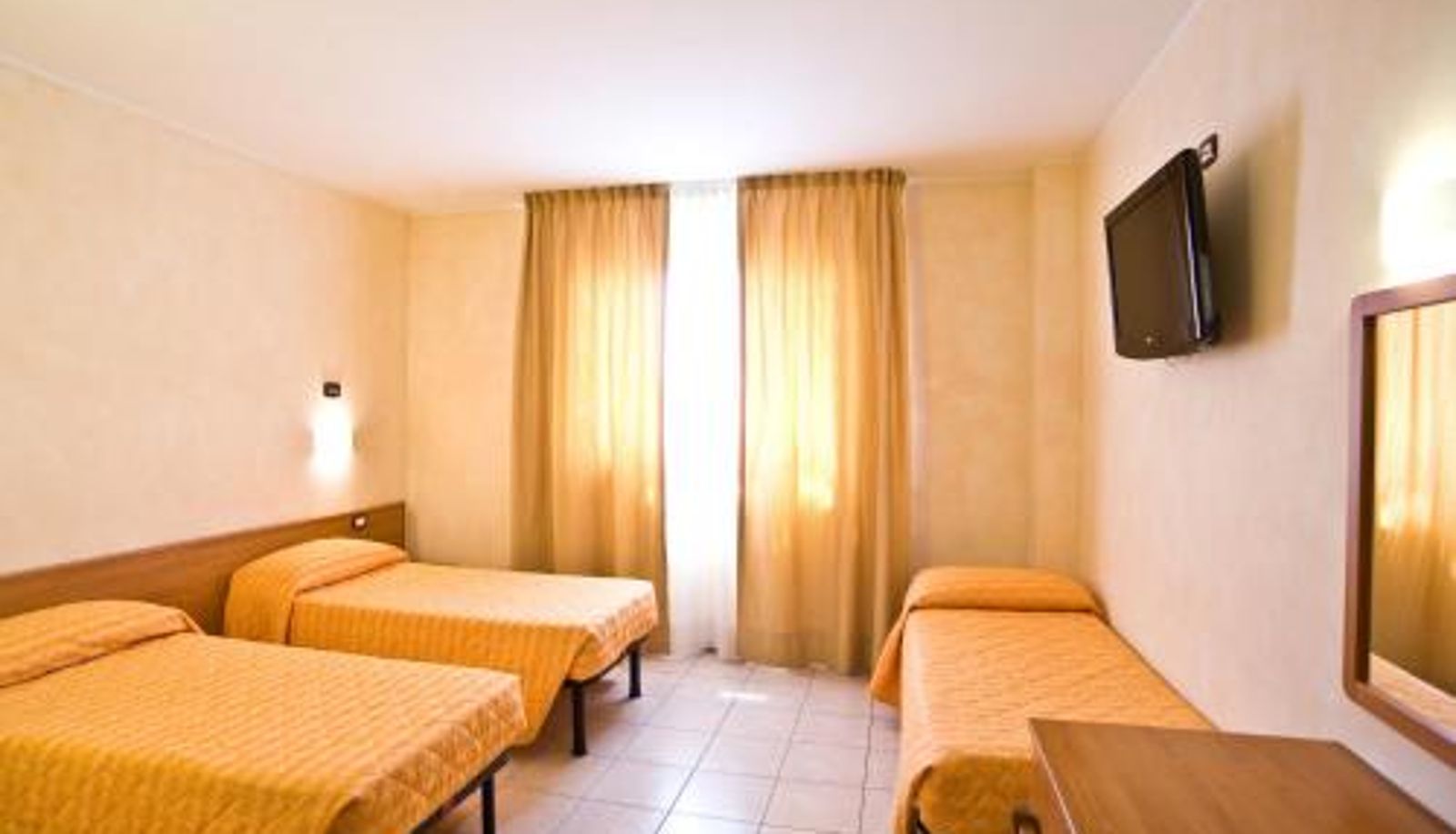 Habitación triple - Hotel Colombo