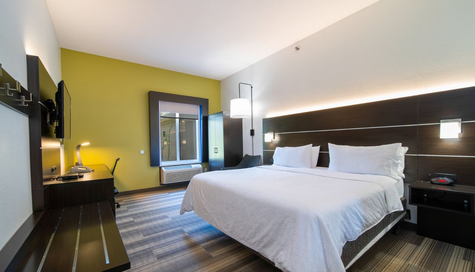 Room - Holiday Inn Express & Suites BEDFORD by IHG