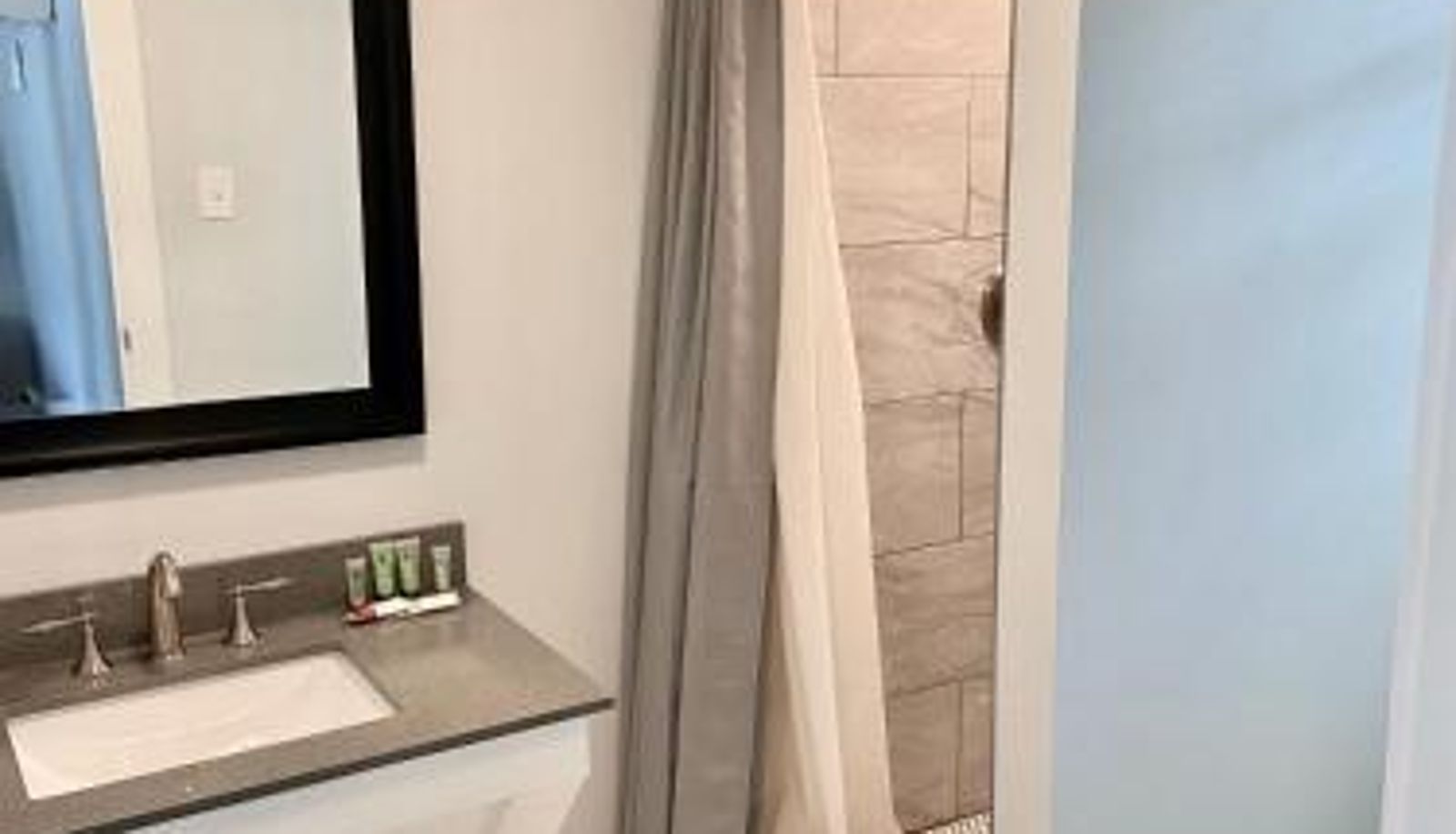 Badezimmer - Elk Rapids Lakeshore Inn