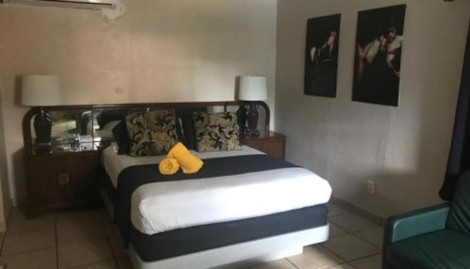 Info - INN LEATHER GUEST HOUSE-GAY MALE ONLY