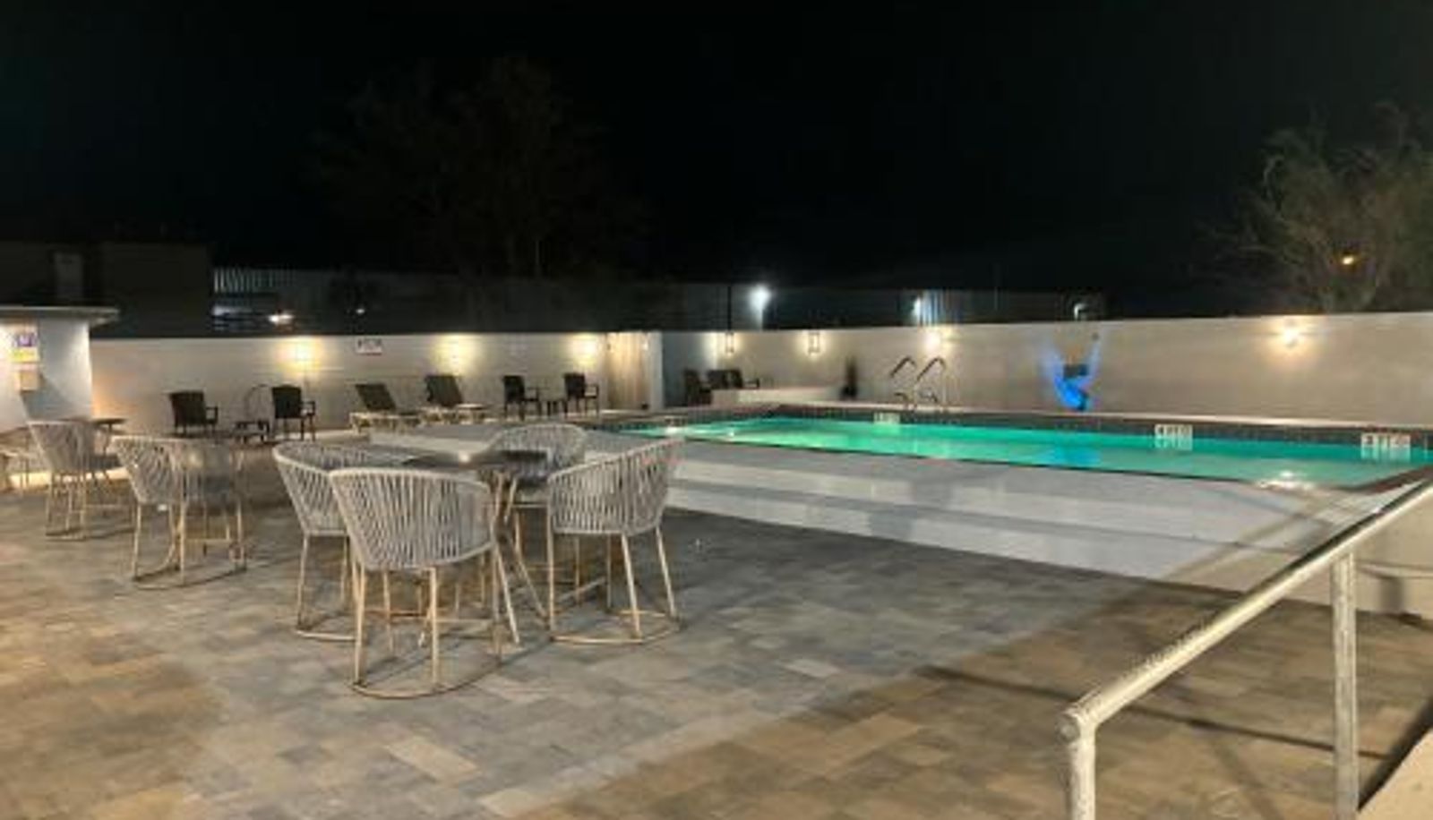 Pool - Deluxe Inn & Suites