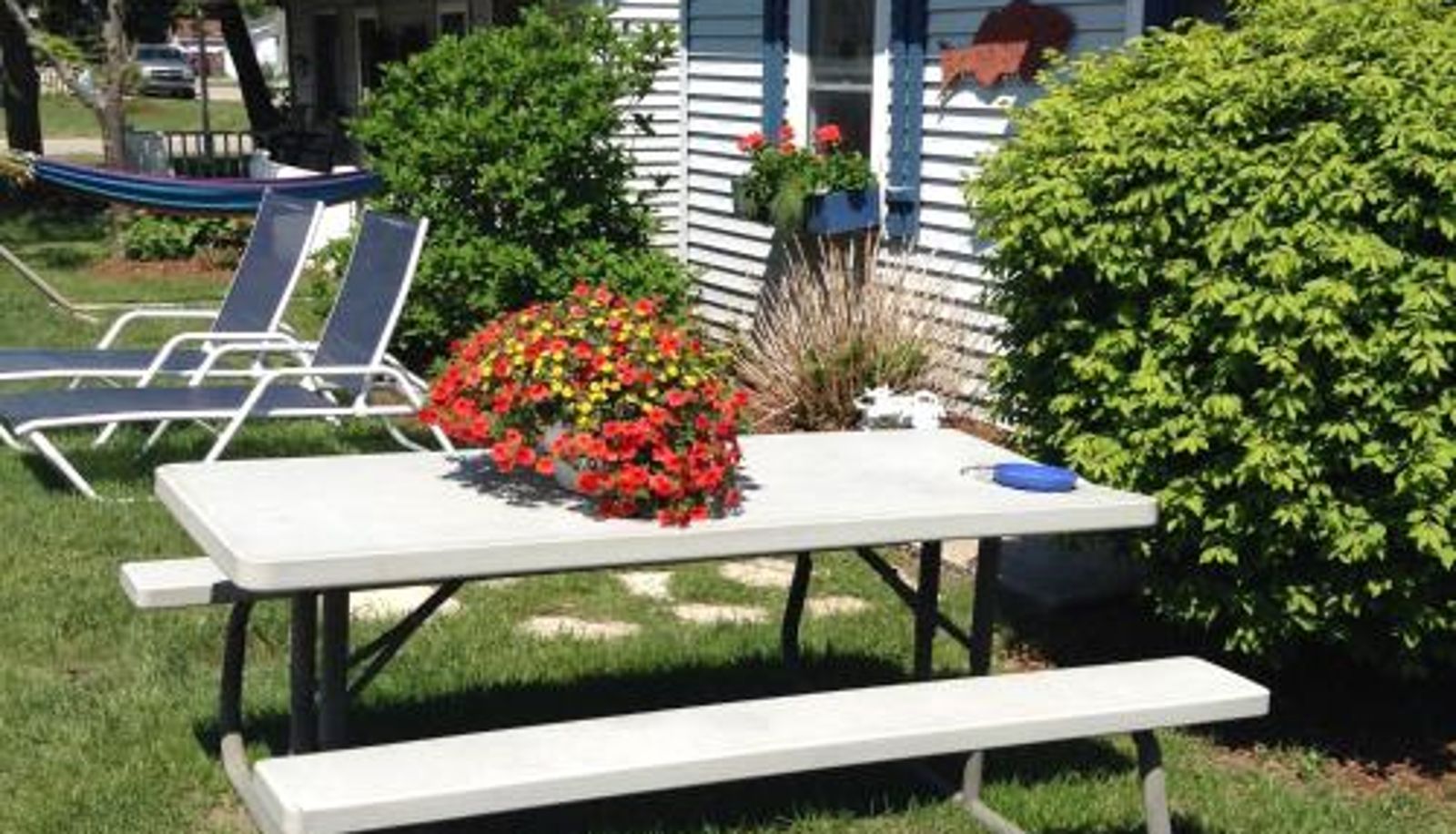 Hotel outdoor area - Bay Port Lodging