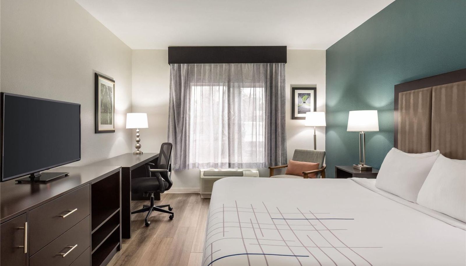 Room - La Quinta Inn & Suites by Wyndham Fairfield - Napa Valley