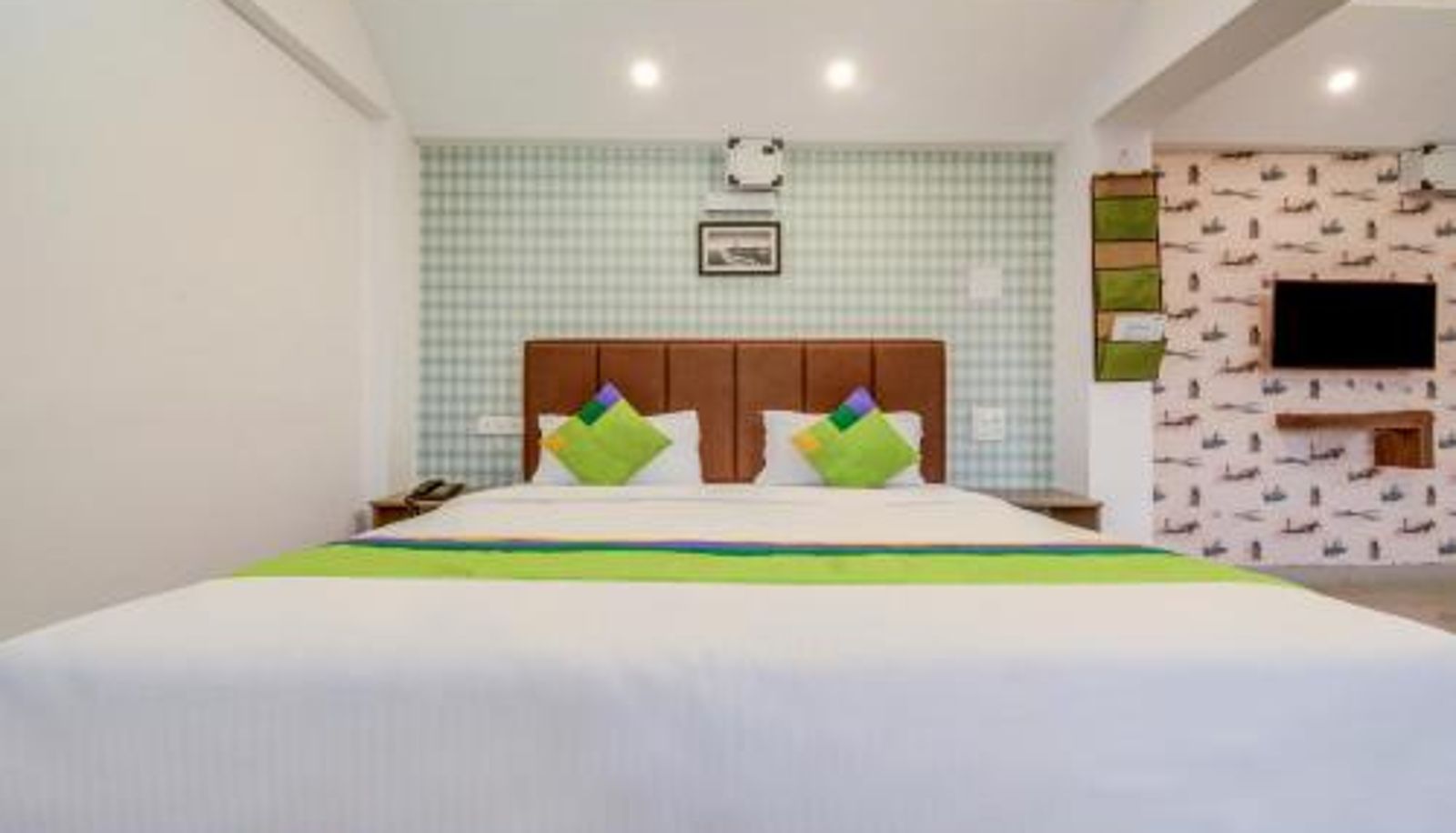 Zimmer - Treebo Iris Suites