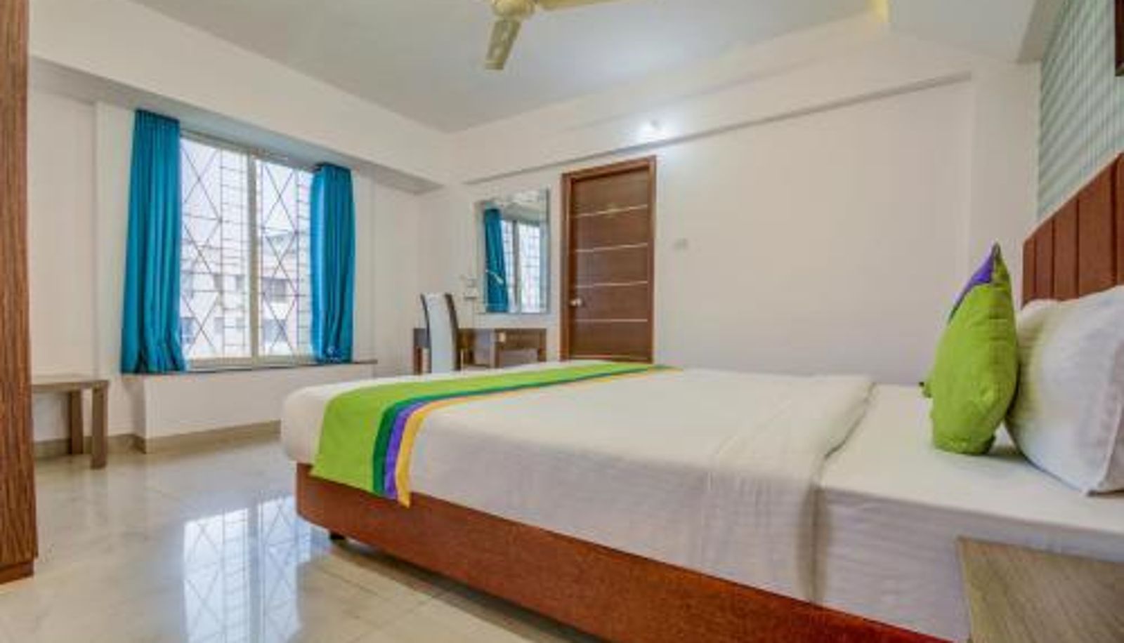 Zimmer - Treebo Iris Suites