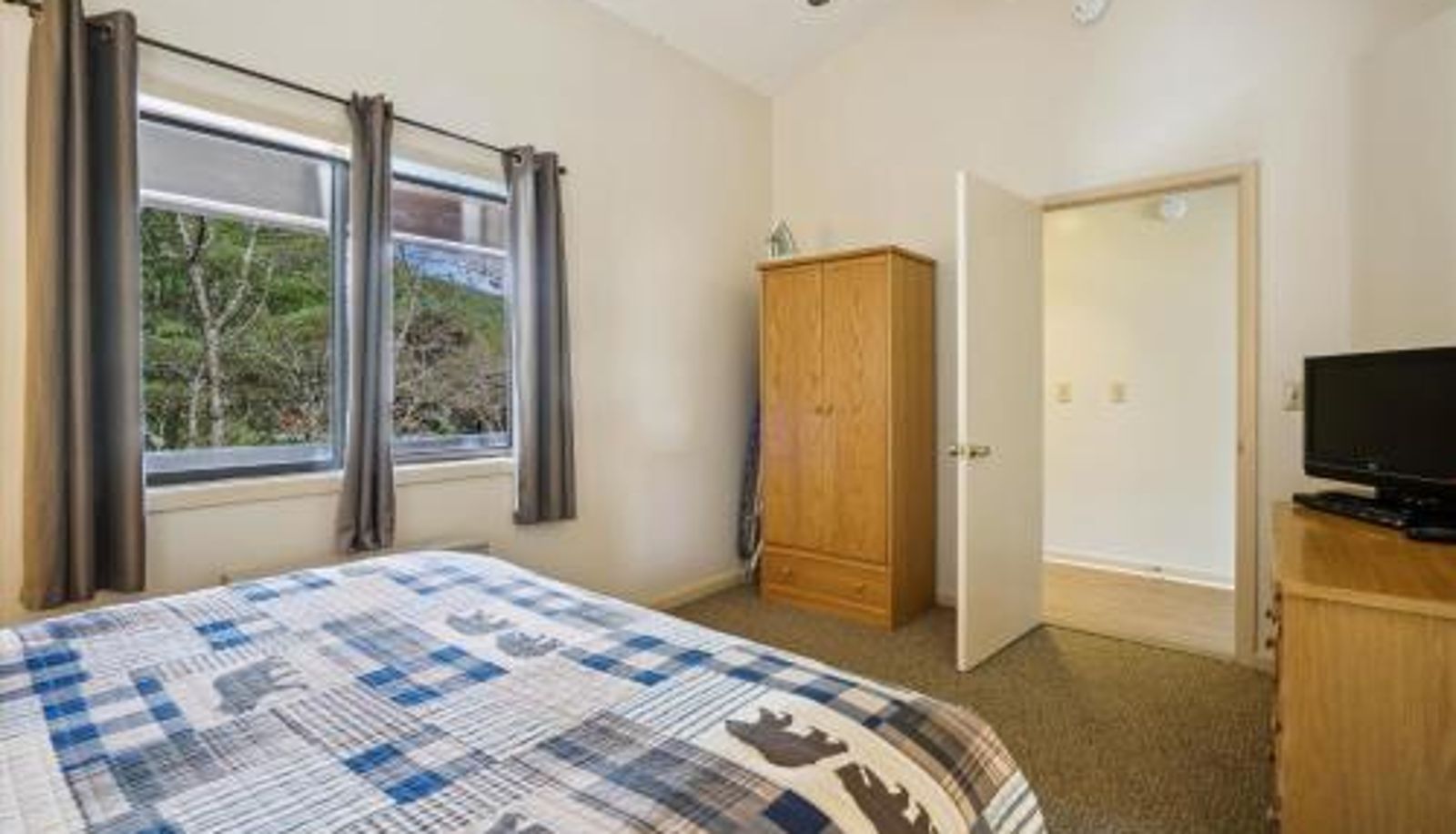Información - Cedarbrook Queen Suite 203