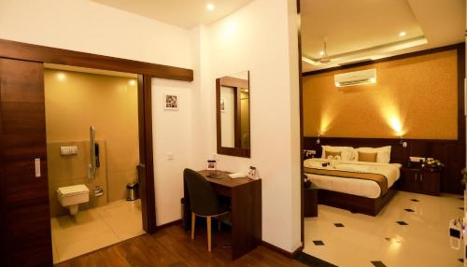 Room - Hotel Emperor