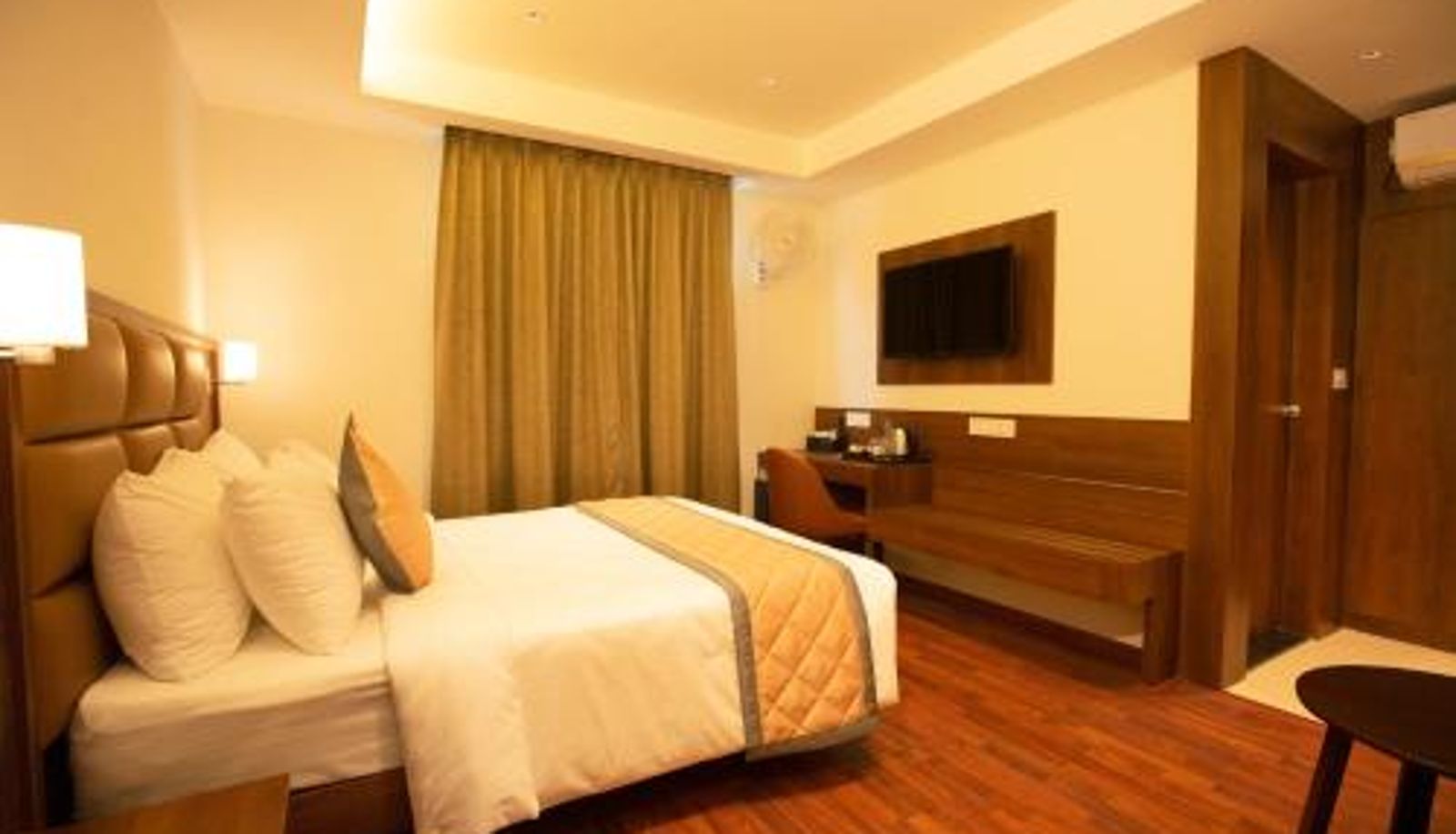 Room - Golden Fortune Suites Hotel