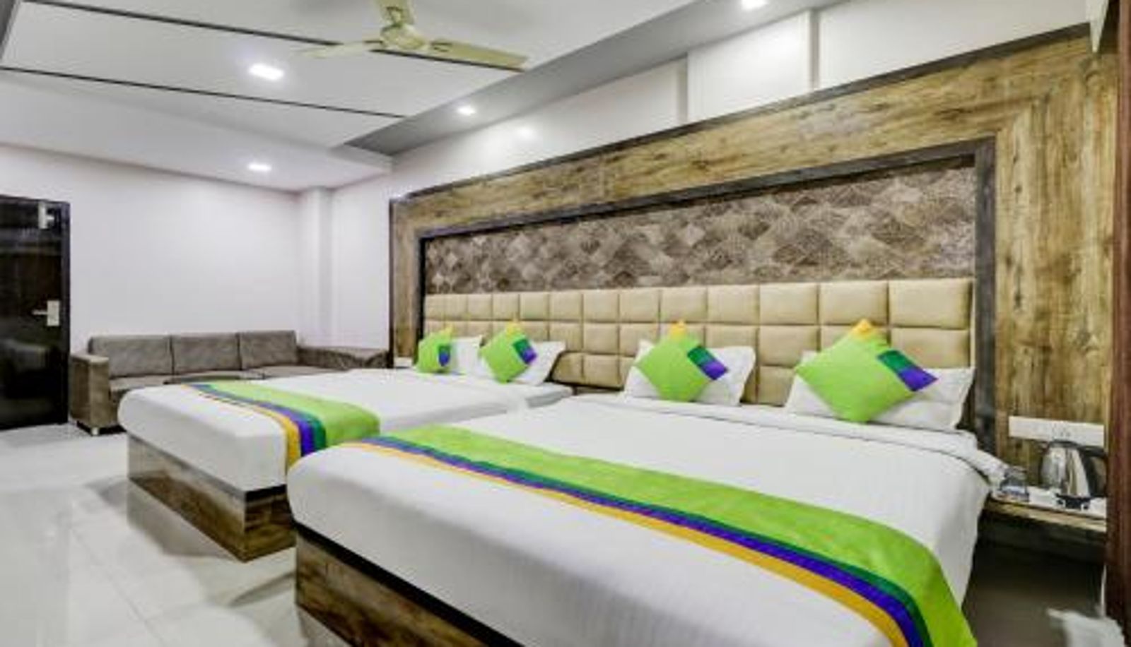 Pokój typu family - Treebo Sahara Suites 750 M From St Johns Medical College And Hospital