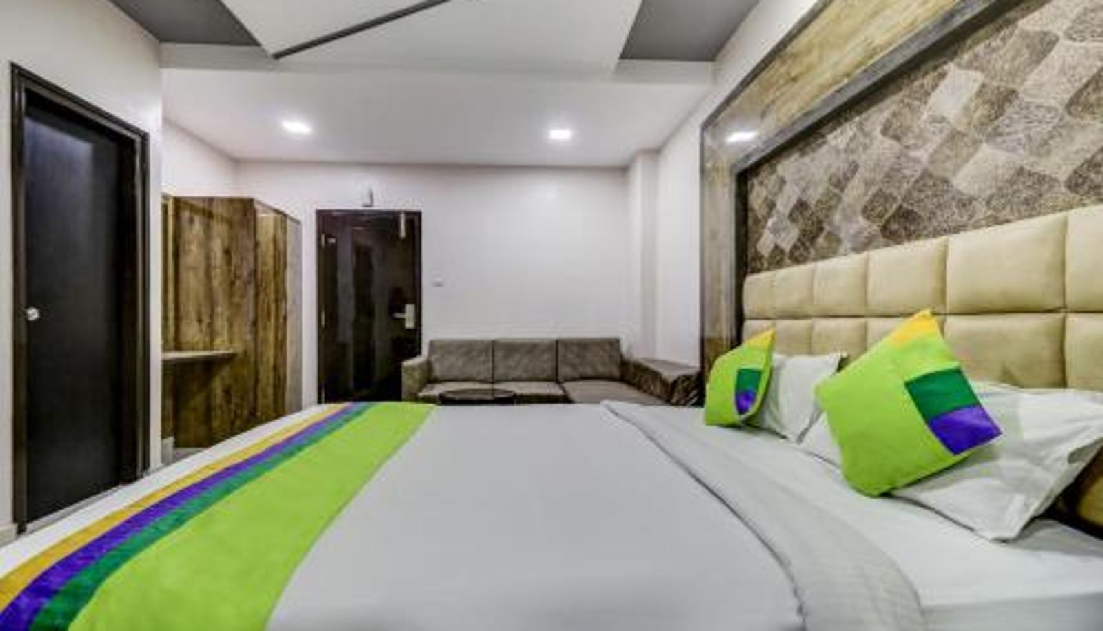 Zimmer - Treebo Sahara Suites 750 M From St Johns Medical College And Hospital