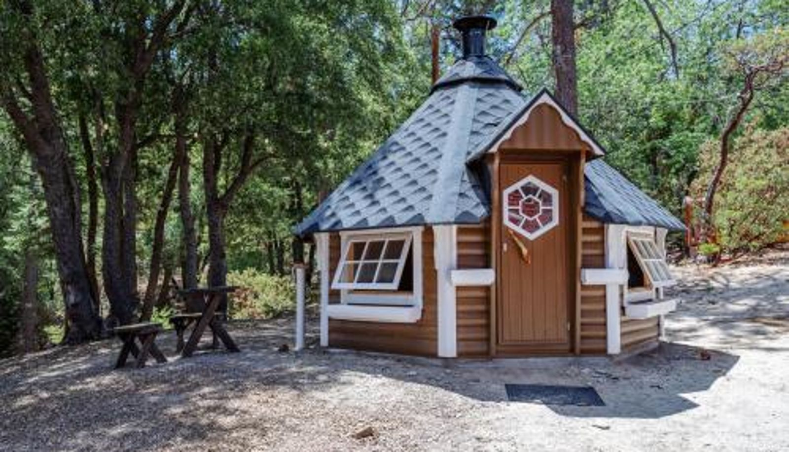 Info - Hicksville Pines Chalets & Motel
