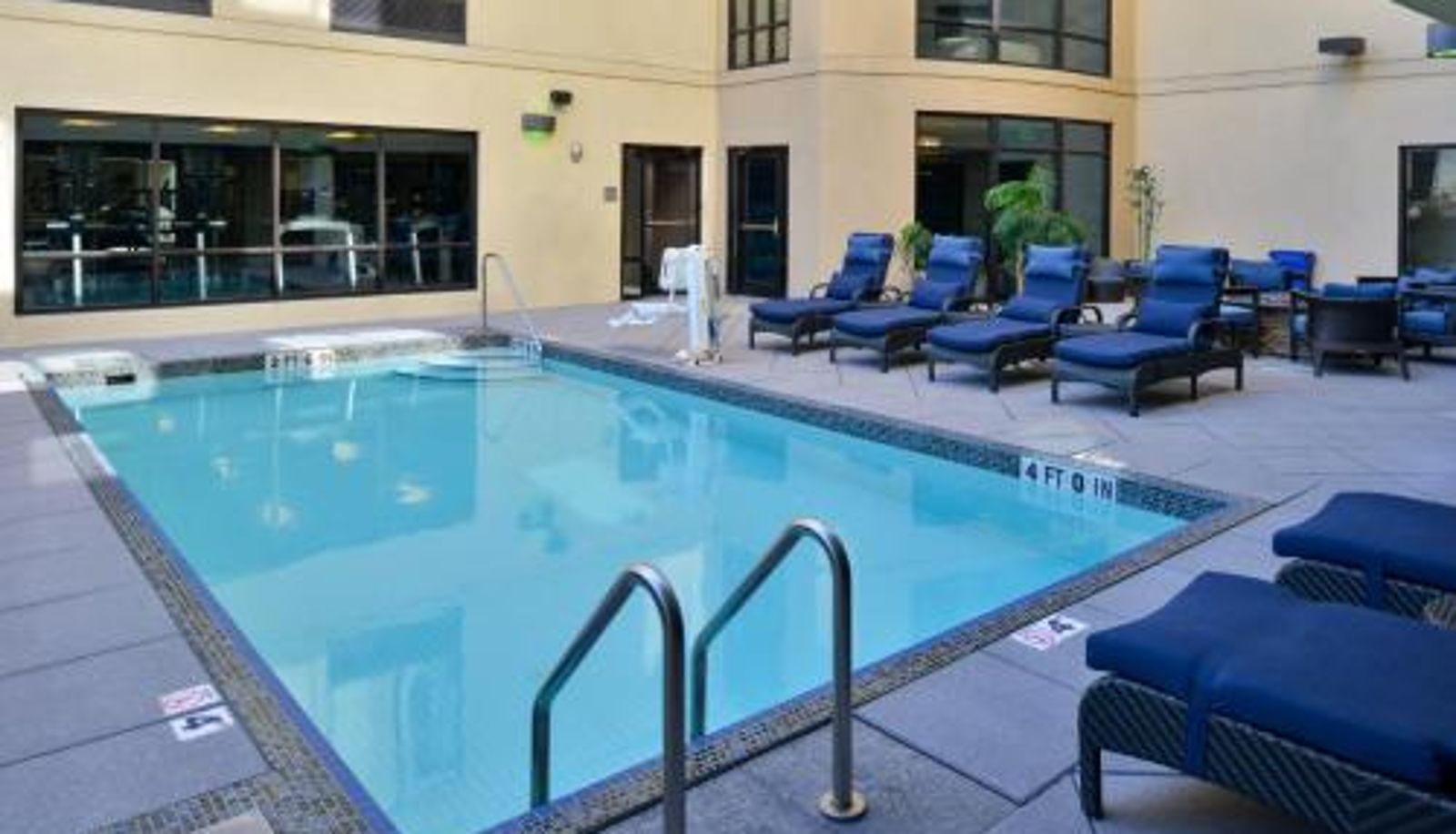 Pool - Courtyard by Marriott Wilmington Downtown/Historic District