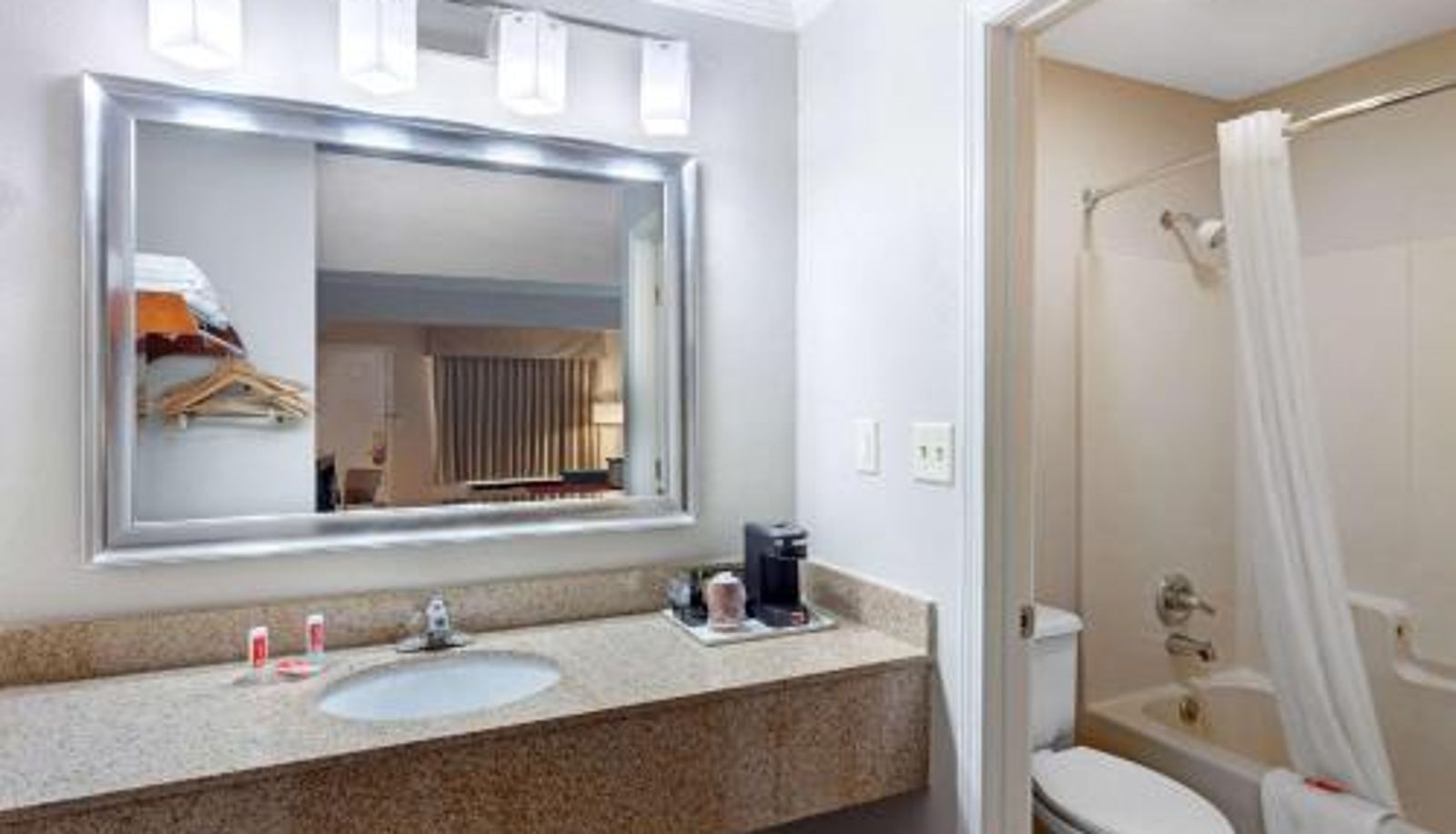 Zimmer - Econo Lodge Byron - Warner Robins