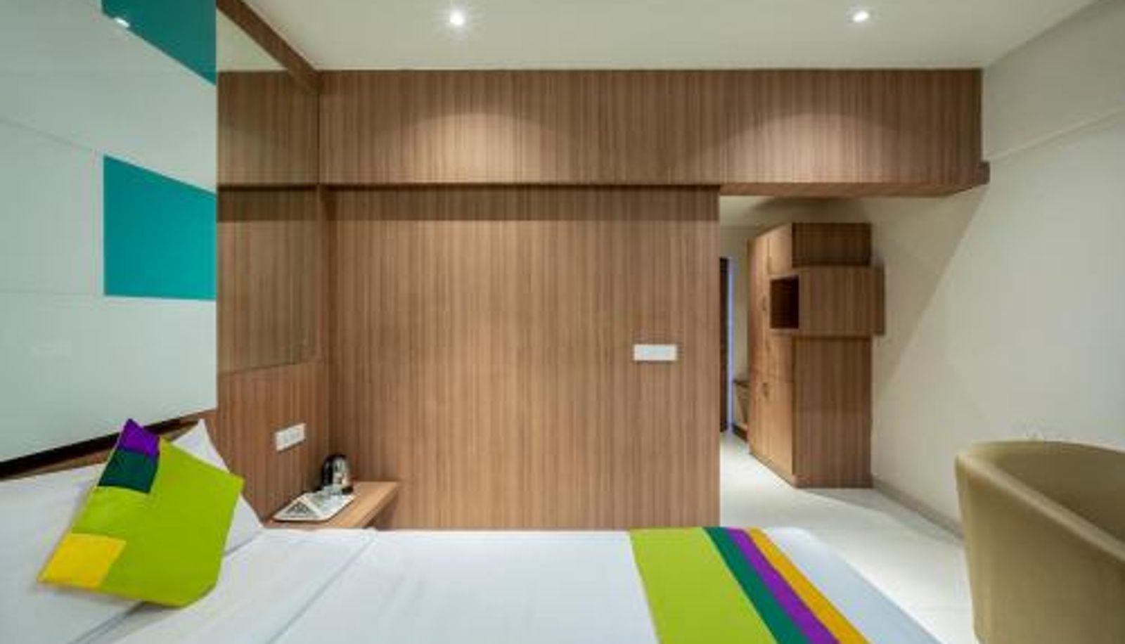 Zimmer - Treebo Hiland Suites