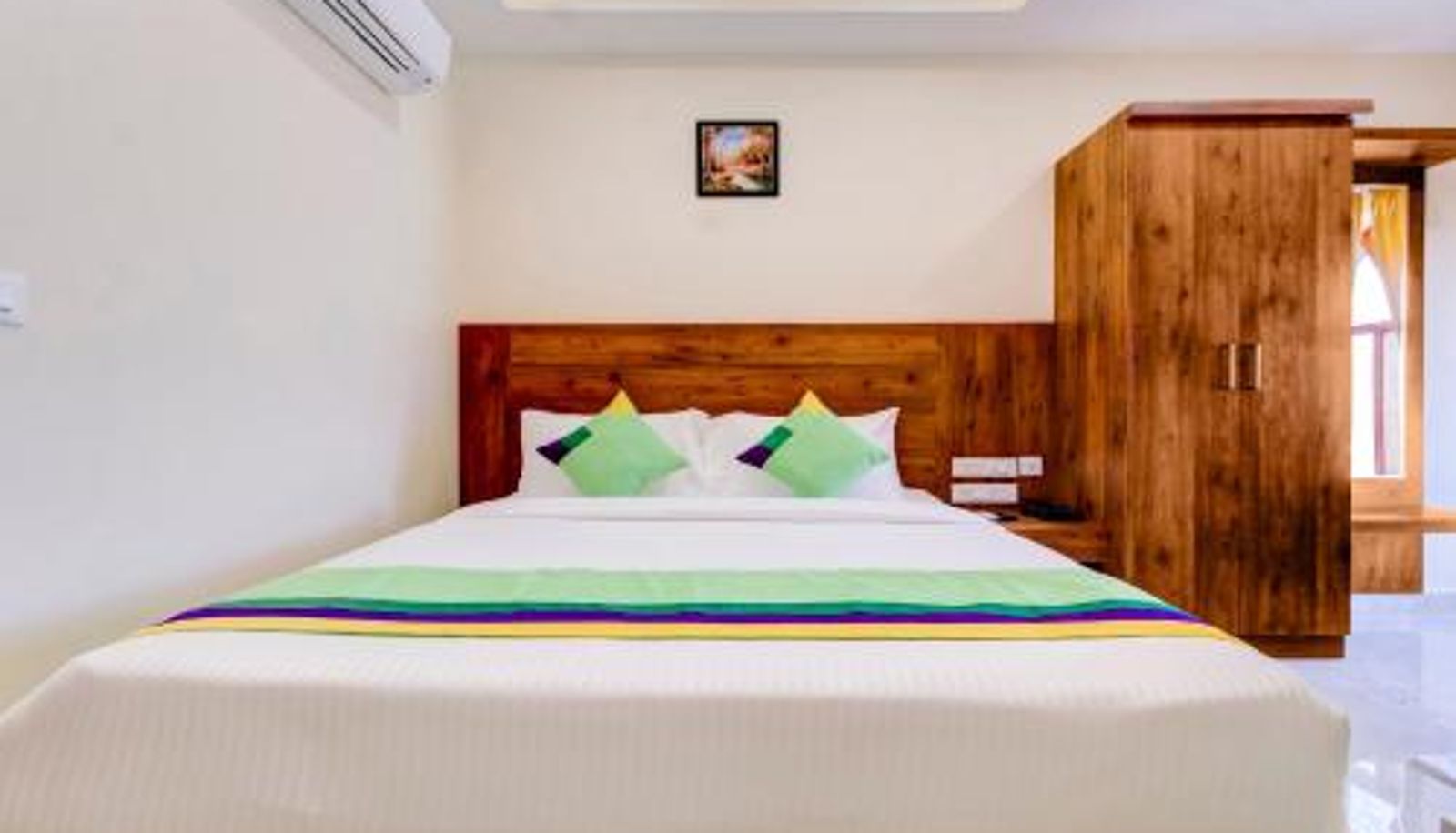 Kamer - 10 Mins To Mahatma Gandhi Park Treebo The Meridian
