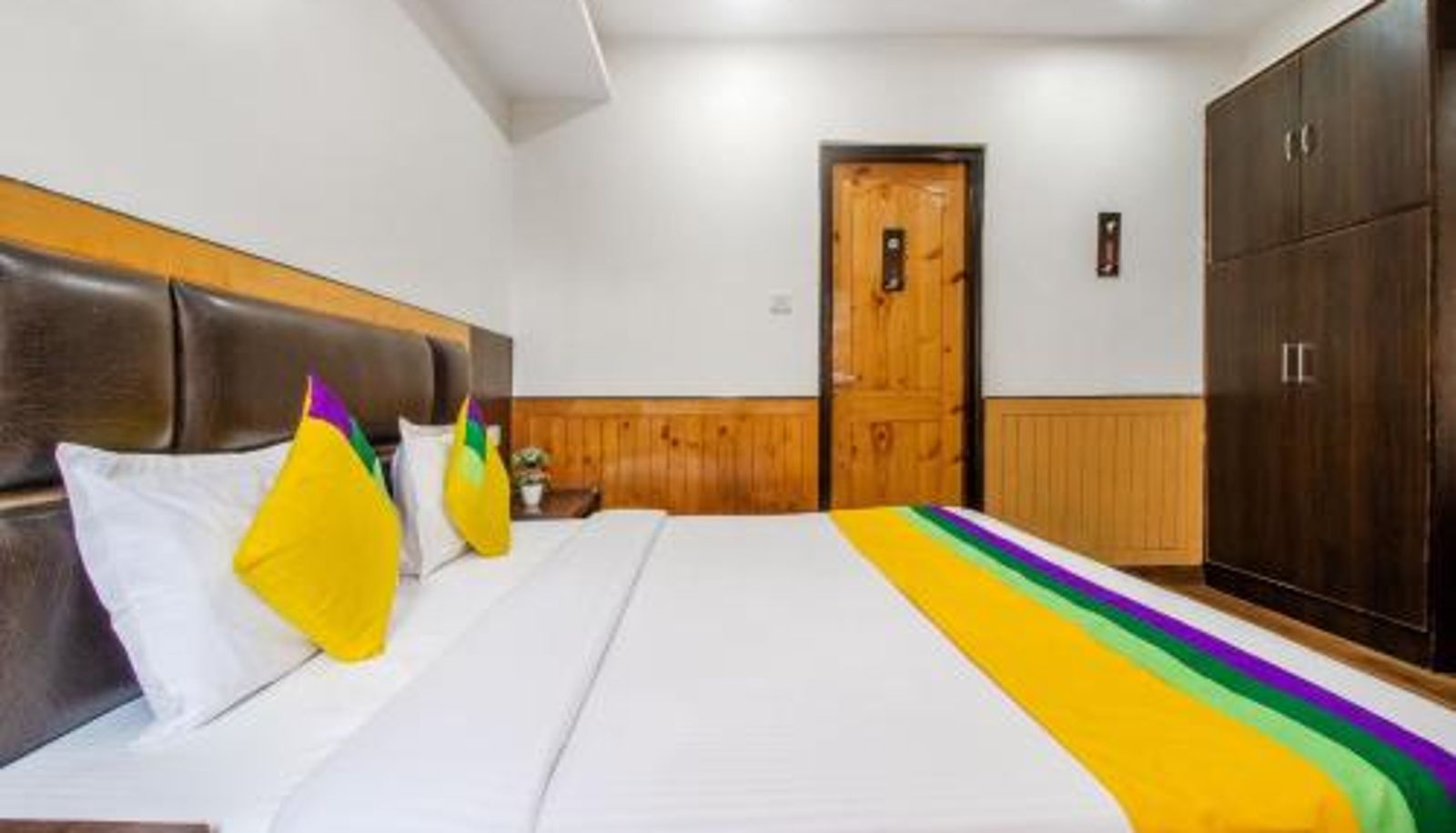 Room - Itsy Hotels Avantika With Forest View