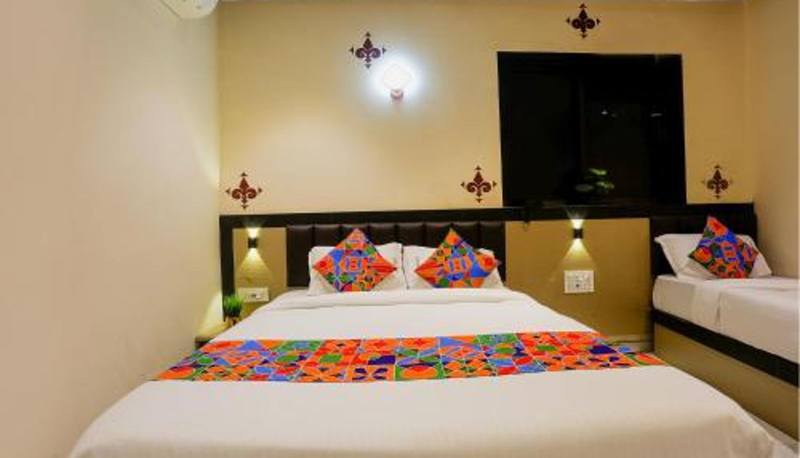 Habitación familiar - FabHotel Prime Land - Nr BKC