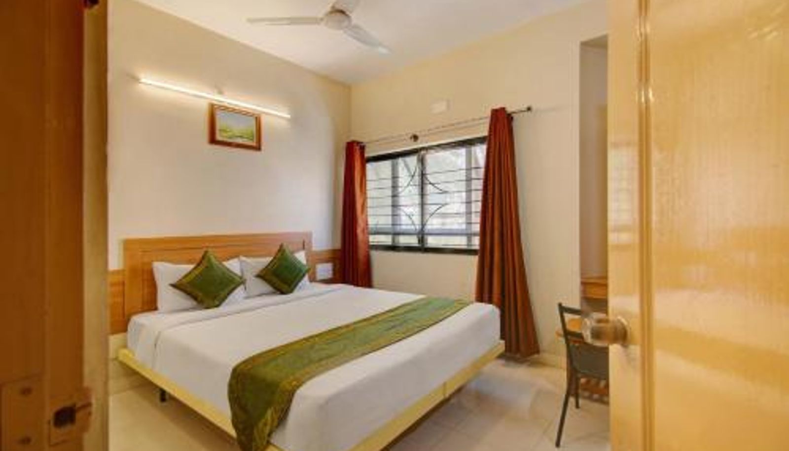 Zimmer - 10 Min From KSR Bengaluru City Junction Itsy Hotels KES Residency