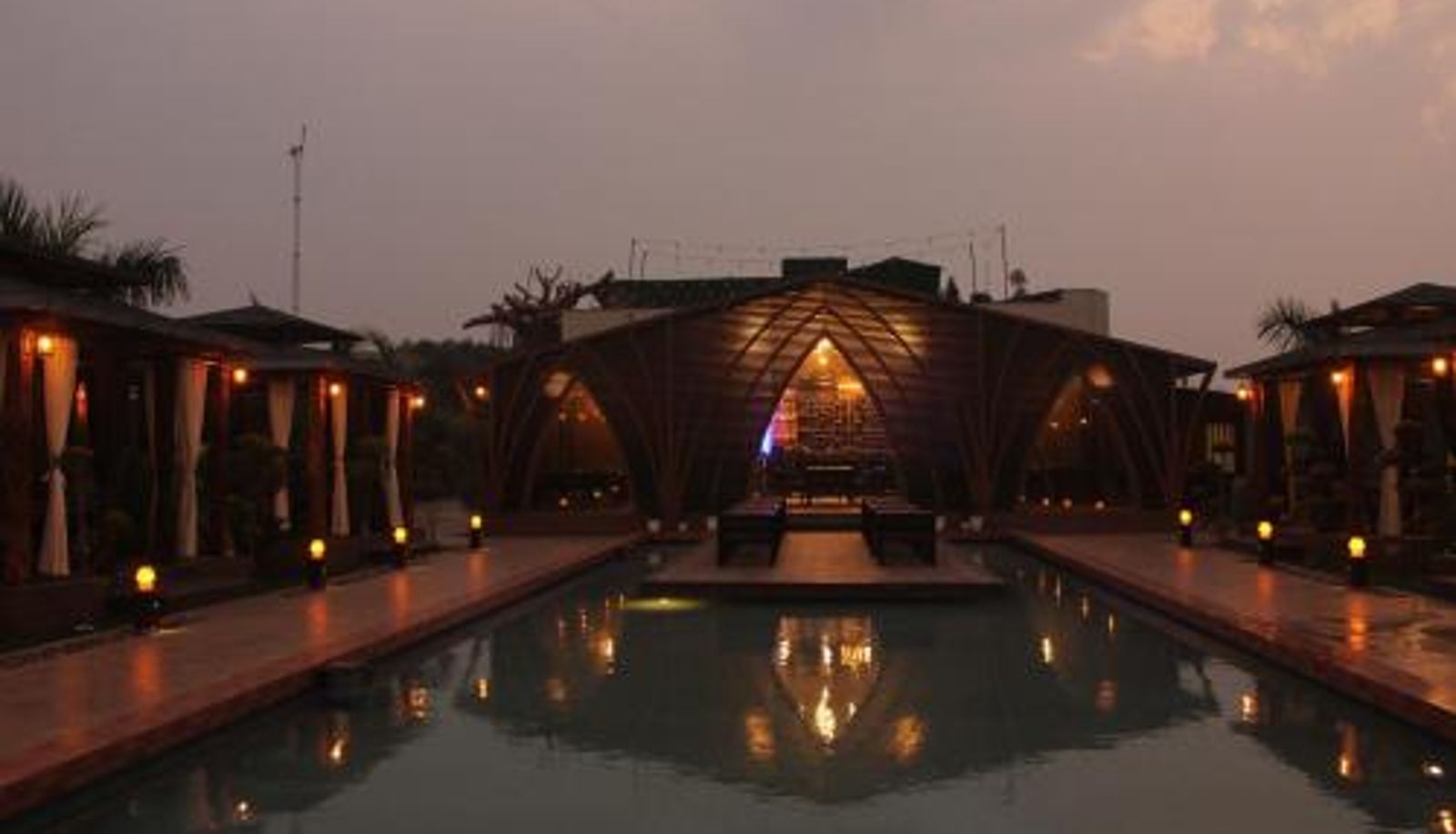 Breakfast room within the restaurant - Hotel Chulhewala