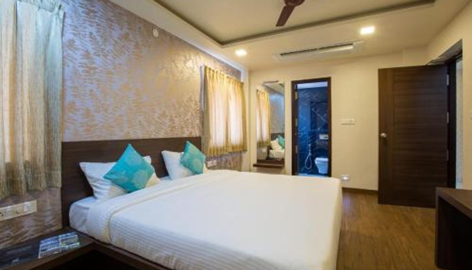 Info - HOTEL VINTAGE CASTLE