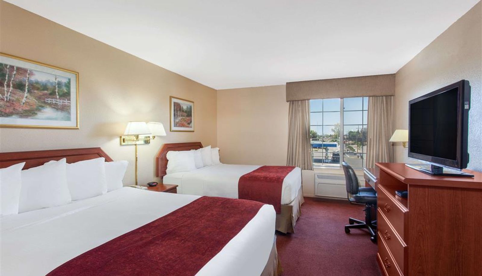 Room - Ramada by Wyndham Fresno Northwest