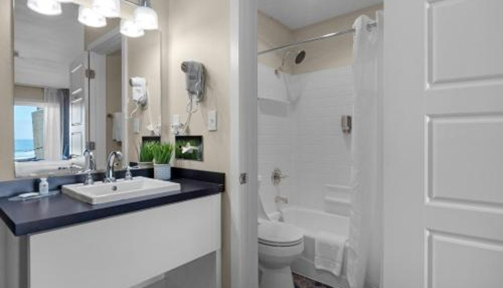 Badezimmer - Pelican Shores Inn