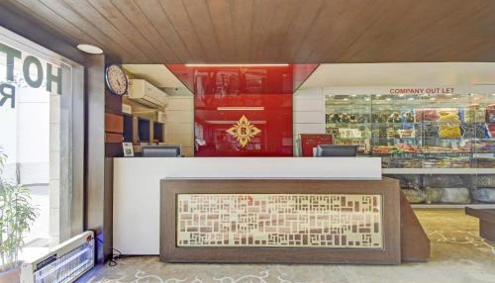 Reception - Hotel Raya Inn