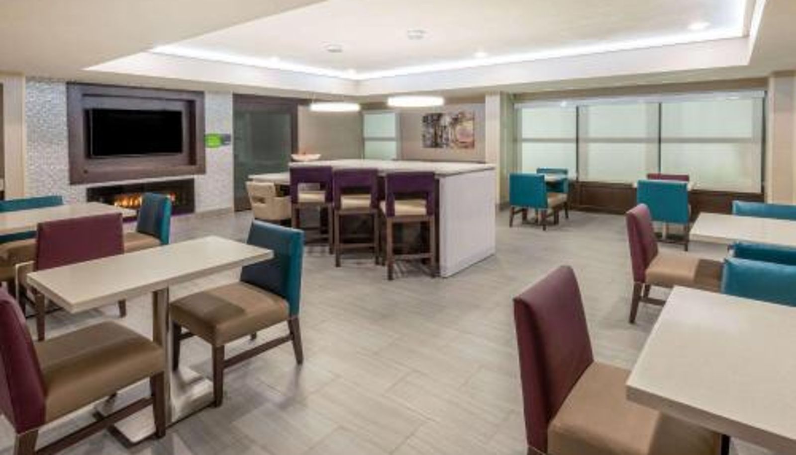 Sala śniadaniowa w restauracji - La Quinta by Wyndham Jonesboro