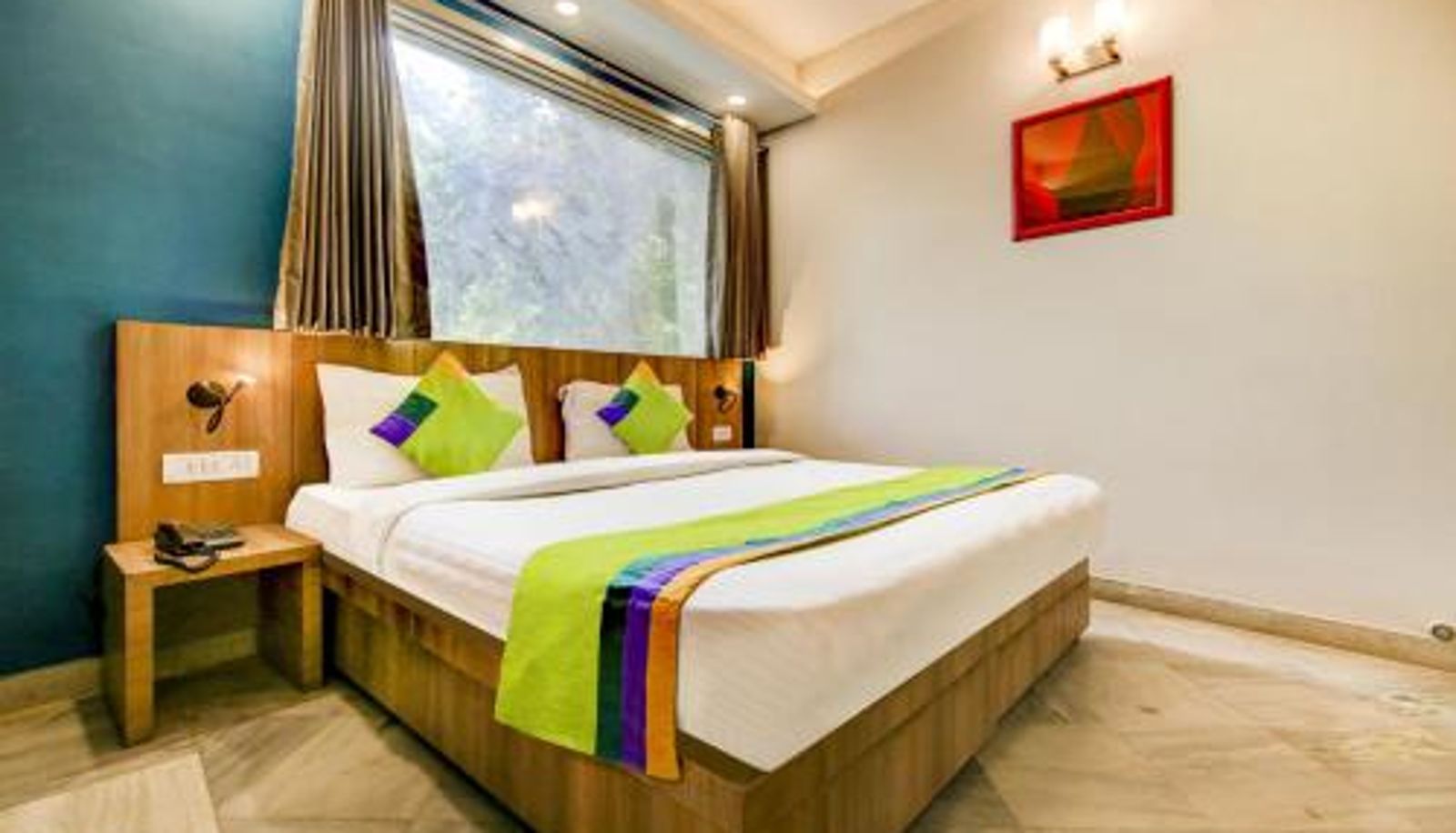 Kamer - DLF Phase II Treebo Mall View