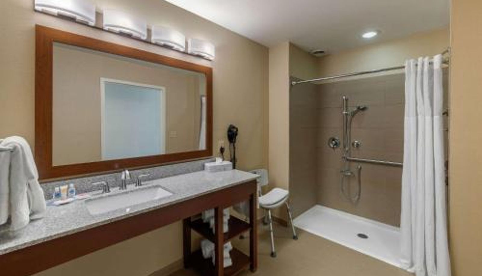 Camera - Comfort Inn & Suites Northern Kentucky