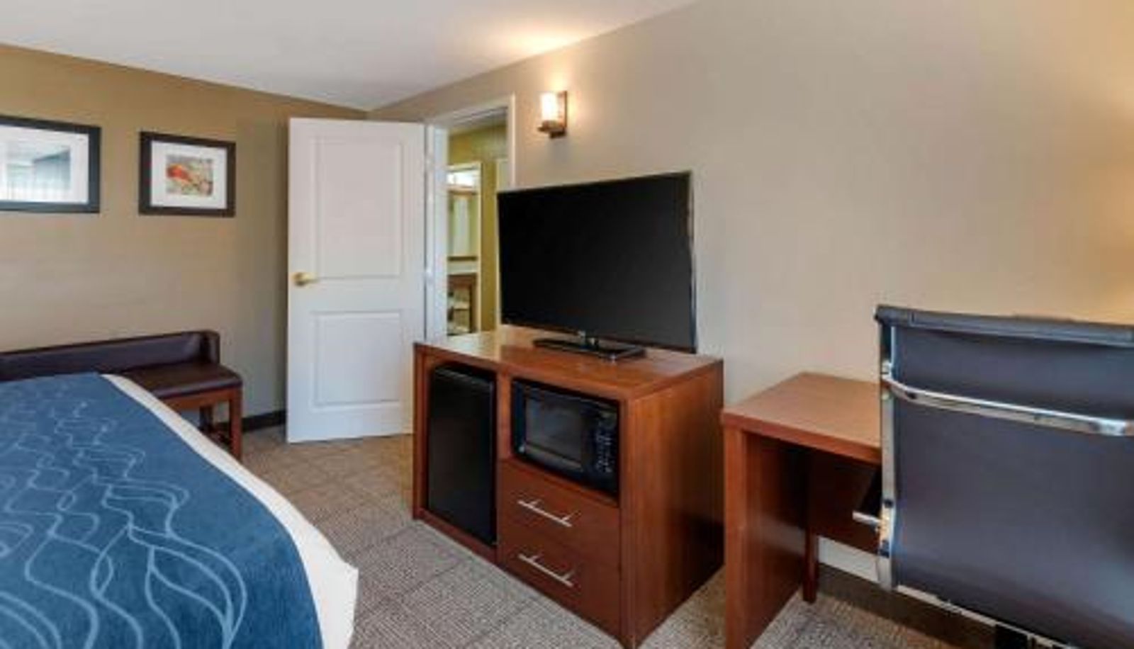 Camera - Comfort Inn & Suites Northern Kentucky