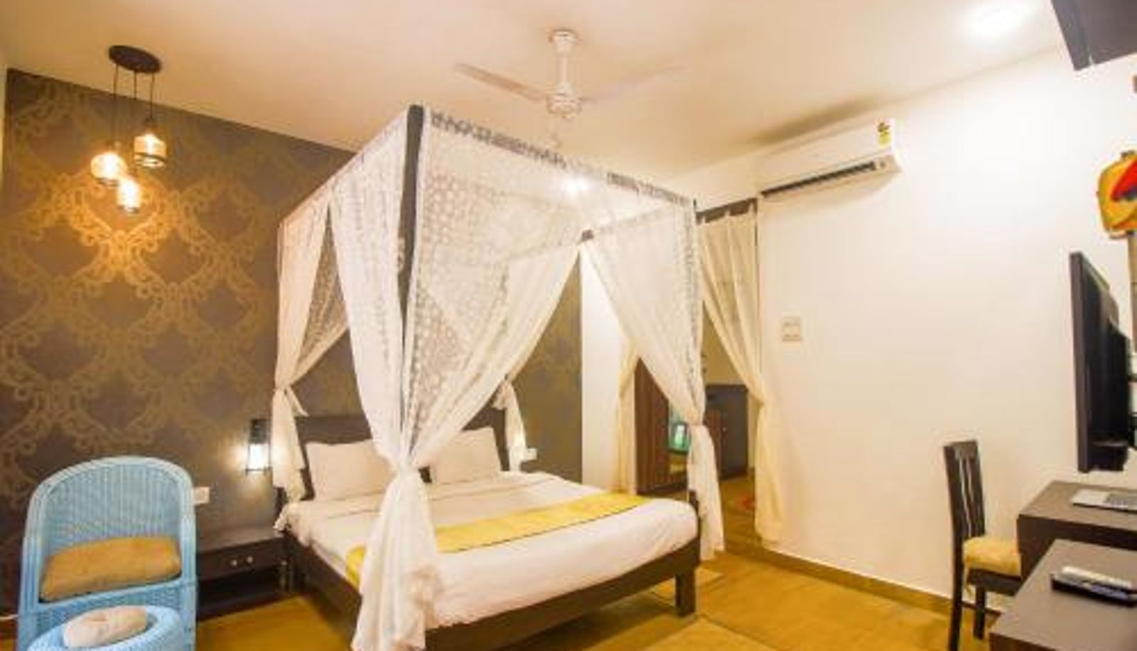 Zimmer - Near Anjuna Beach Verandah - A Beautiful Story