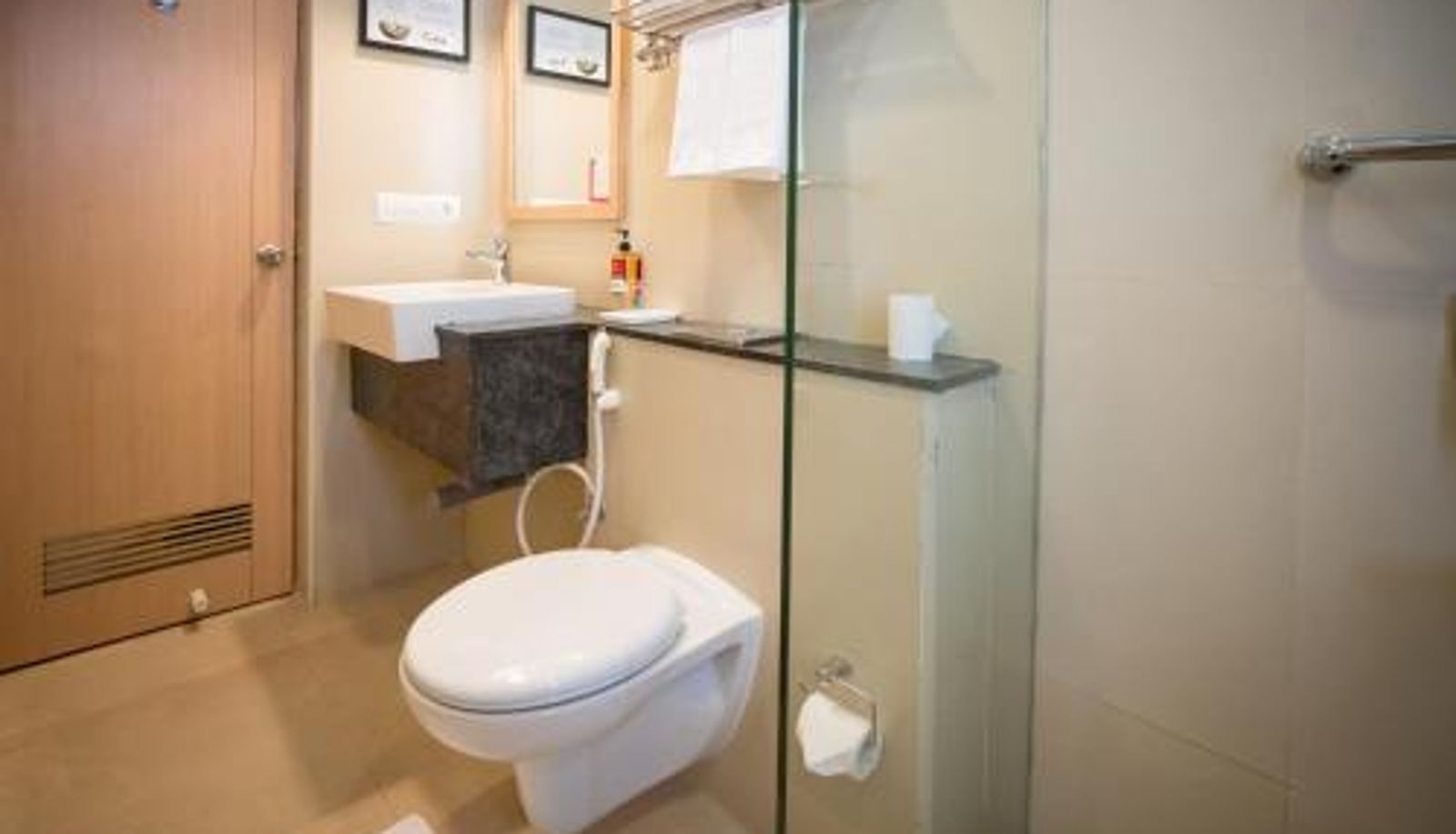 Badkamer - Tiruchirappalli Trichy Red Fox by Lemon Tree Hotels