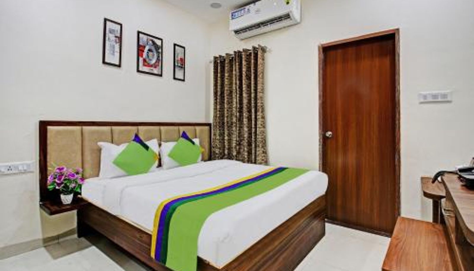 Room - Treebo Krishna Regency ISBT Bus Stop